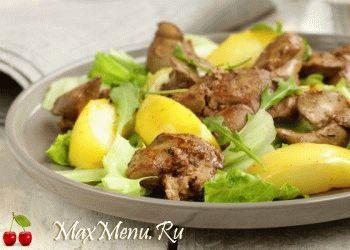 teplyj-salat-iz-pecheni-i-yablok