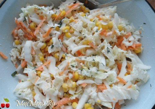 Крабовый салат с кукурузой и капустой