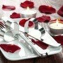 День святого Валентина: Как украсить стол цветами