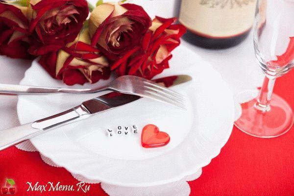 День святого Валентина: Как украсить стол цветами